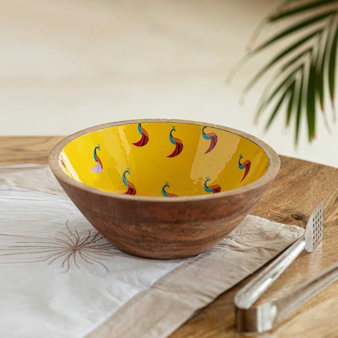 'Peacocks' Handenamelled Serving Salad Bowl (19.8 cm, 700 ml, Mango Wood, Handcrafted)